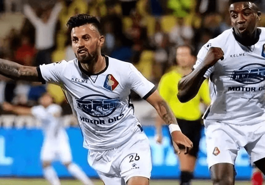 继续在足坛 继续在足坛